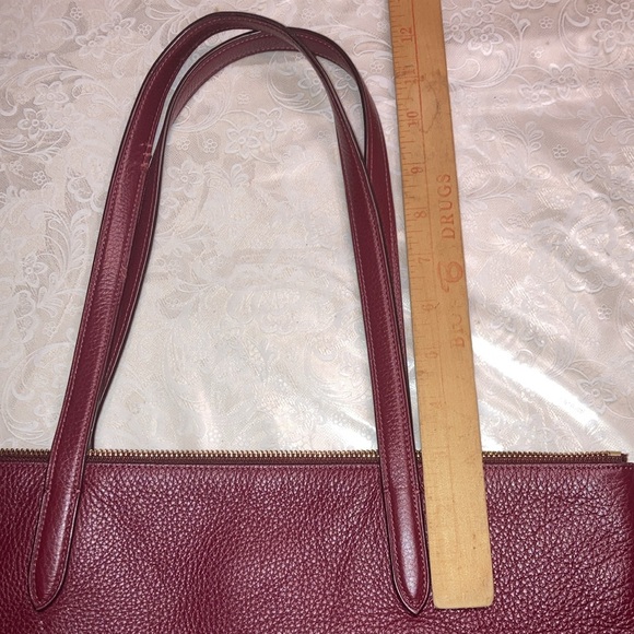 COACH lg. w/2 straps, front zip pocket w/zip & lock, tag on gt chain $90 - Picture 12 of 14